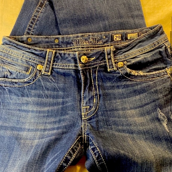 Miss Me Embroidered Embellished Boot
Cut Jeans Sz 29 - Picture 3 of 4